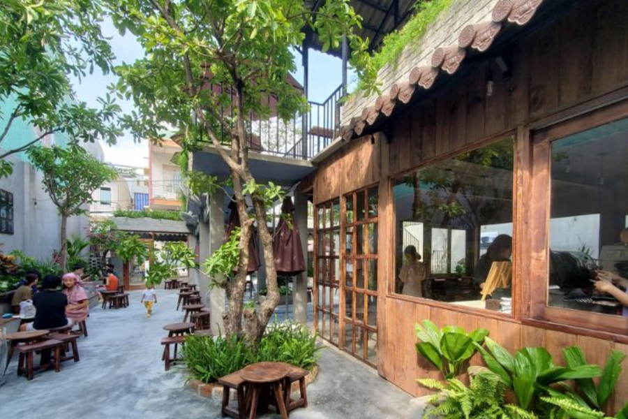 thiet-ke-quan-cafe-san-vuon-don-gian-1