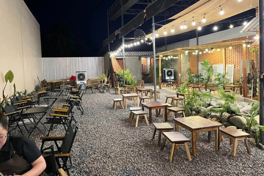 thiet-ke-quan-cafe-san-vuon-don-gian-14
