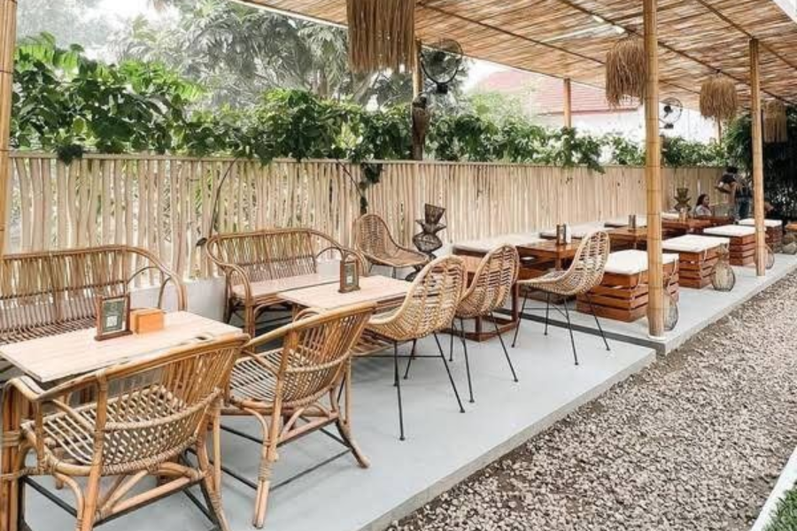 thiet-ke-quan-cafe-san-vuon-don-gian-16