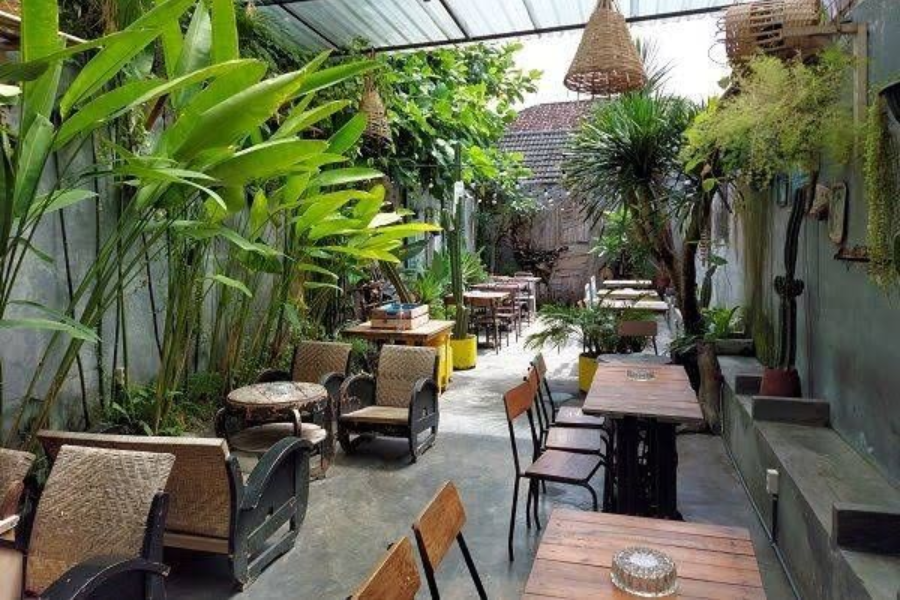 thiet-ke-quan-cafe-san-vuon-don-gian-17