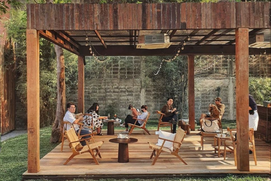 thiet-ke-quan-cafe-san-vuon-don-gian-19