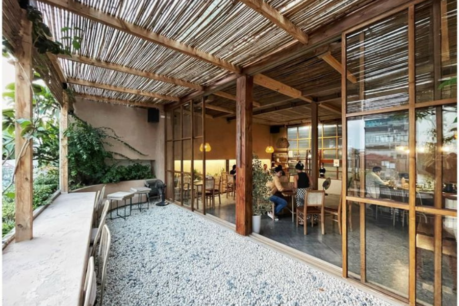 thiet-ke-quan-cafe-san-vuon-don-gian-24