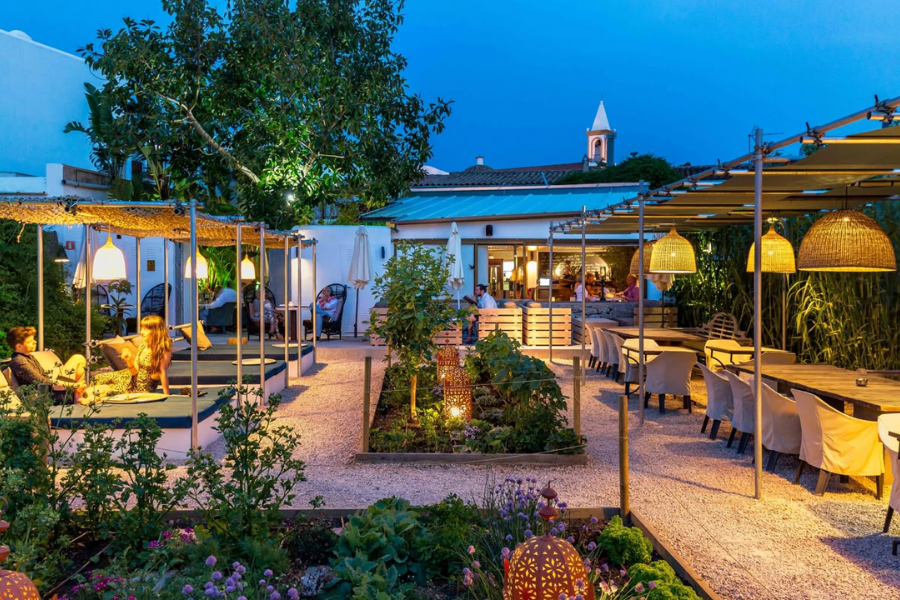 thiet-ke-quan-cafe-san-vuon-don-gian-5