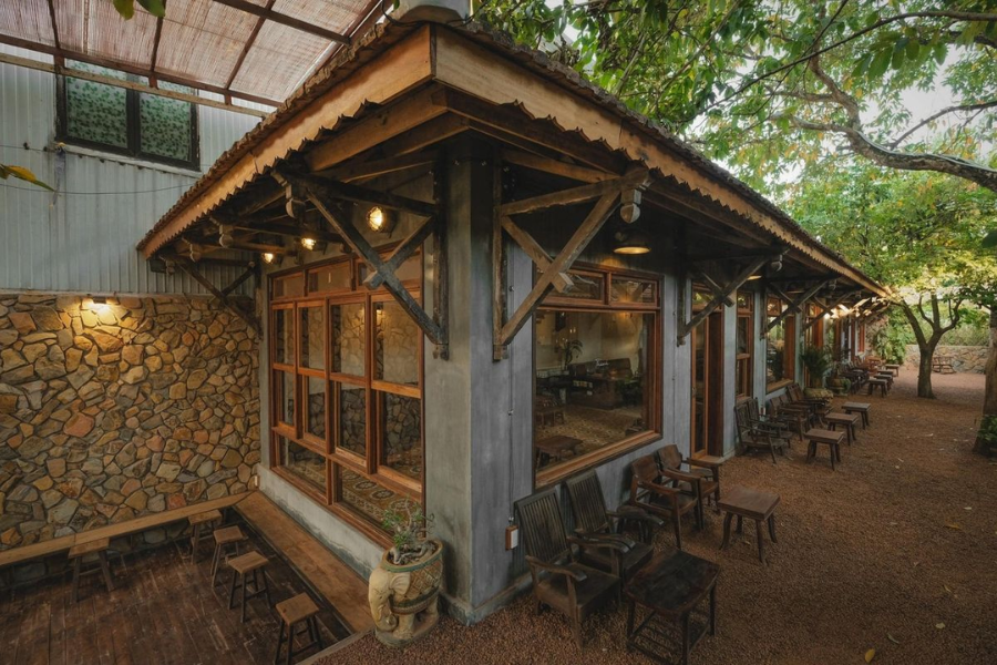 thiet-ke-quan-cafe-san-vuon-don-gian-8