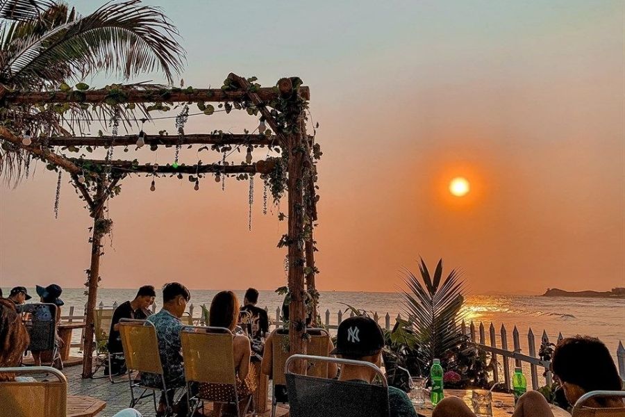 thiet-ke-quan-cafe-view-bien